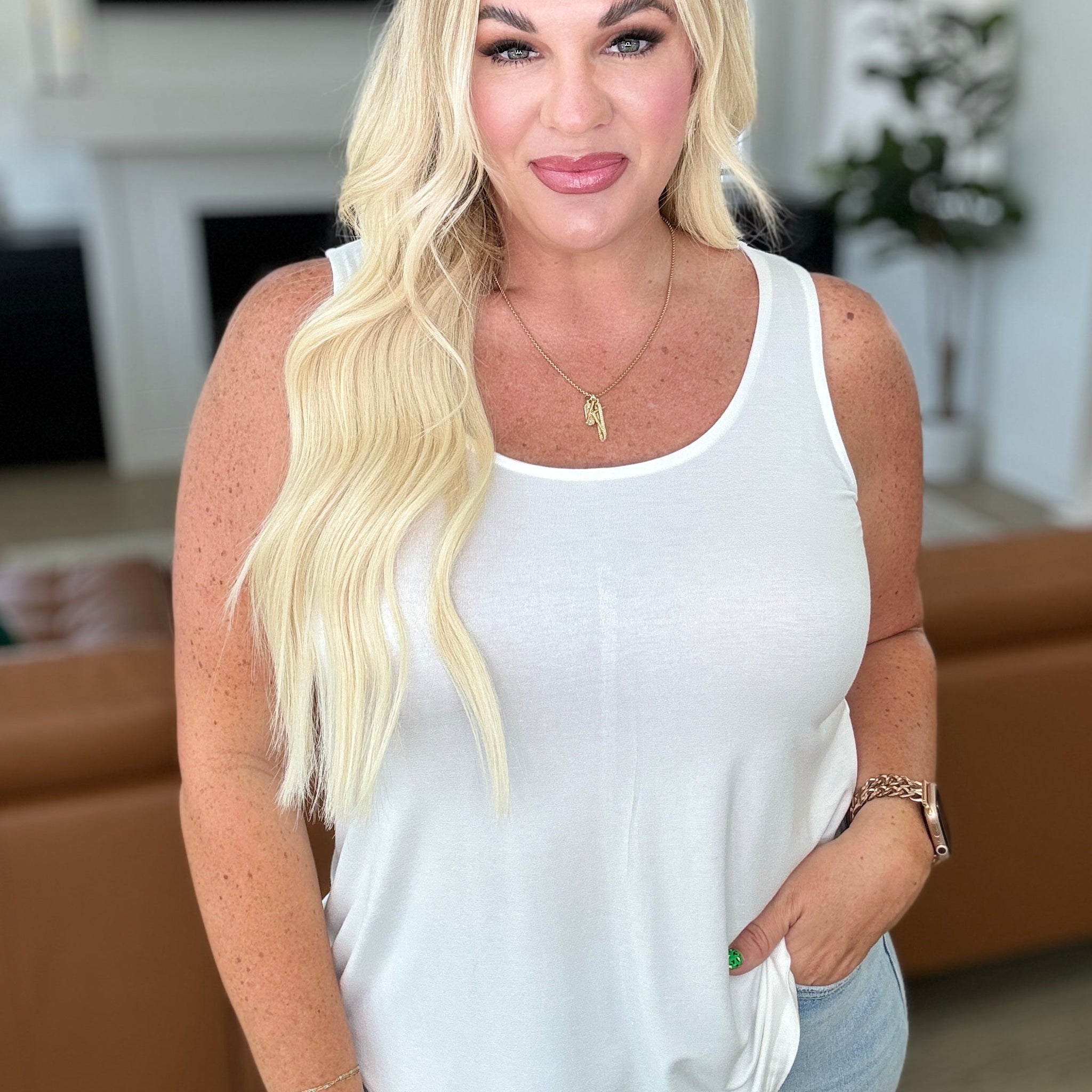 Sleek Scoop Neck Tank Top in Ivory