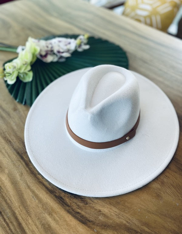 Wide brim panama hat in vegan felt